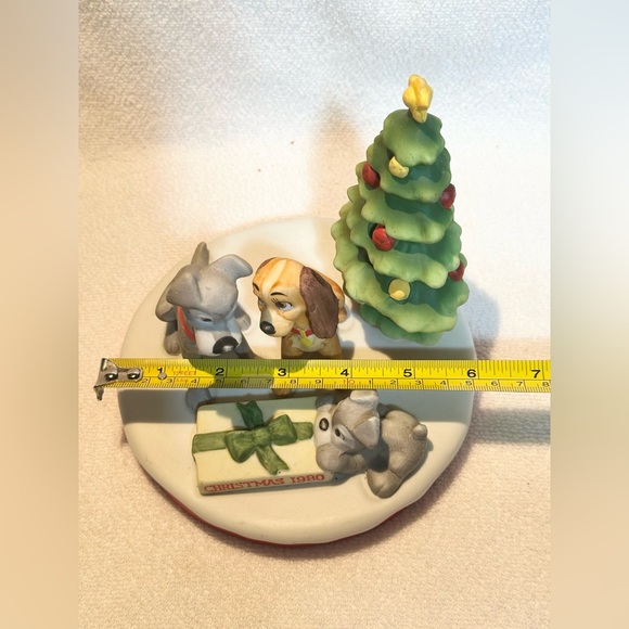 DISNEY CHRISTMAS FIGURINE 1980 LADY AND THE TRAMP BY GROLIER